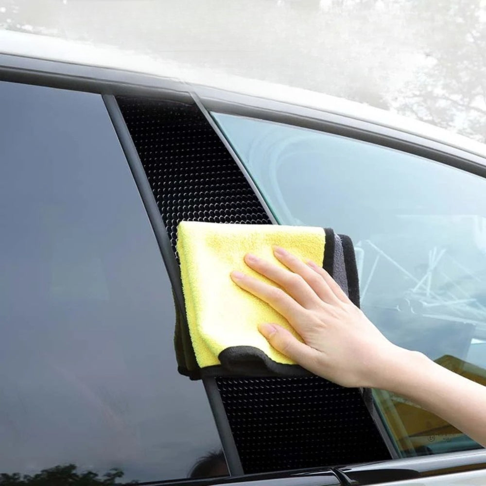 2x bilvindusklistremerker med logo